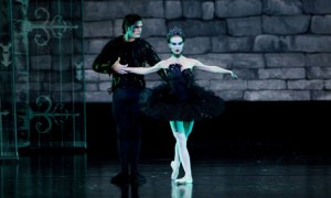 Black-Swan---2010-007