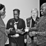David Katshiunga overhandigt de Artist Awards 2016 aan Aïcha Cissé en Aminata Demba.

Foto © Raf Degeest