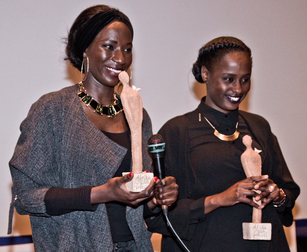 Aïcha Cissé en Aminata Demba, winnaars van de Artist Award van het Afrika Filmfestival 2016.

Foto © Raf Degeest