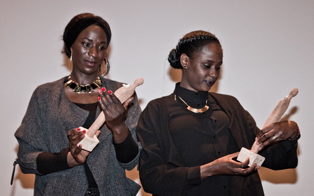 Aïcha Cissé en Aminata Demba, winnaars van de Artist Award van het Afrika Filmfestival 2016.

Foto © Raf Degeest
